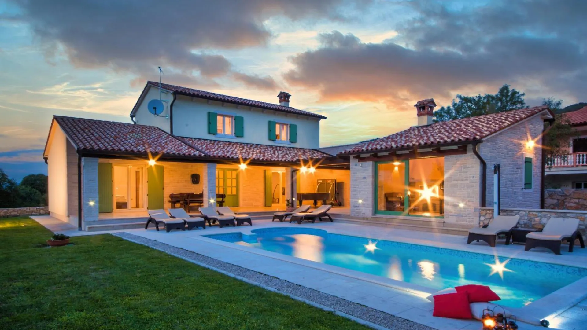 Villa Macarinka, A Luxurious, Private Villa Minutes From The Beach Ubasico