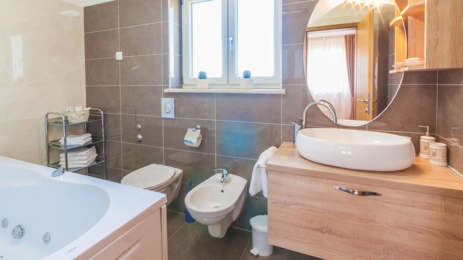 Villa Macarinka, A Luxurious, Private Villa Minutes From The Beach Ubasico